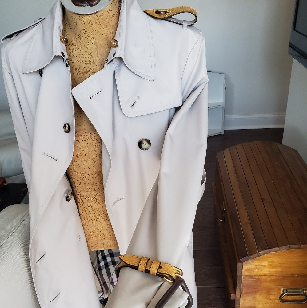 Burberry - Picture 3 of 6